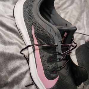 Nike Women's Athletic Shoes in Gray and Pink